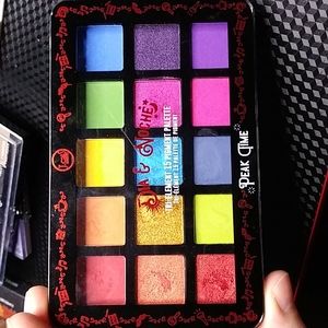 J.Cat Beauty Dia & Noche Tri-Element 15 pigment palette in Peak Time DNP103